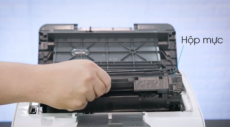 Máy in HP LaserJet Pro M12a (T0L45A) - Gắn hộp mực