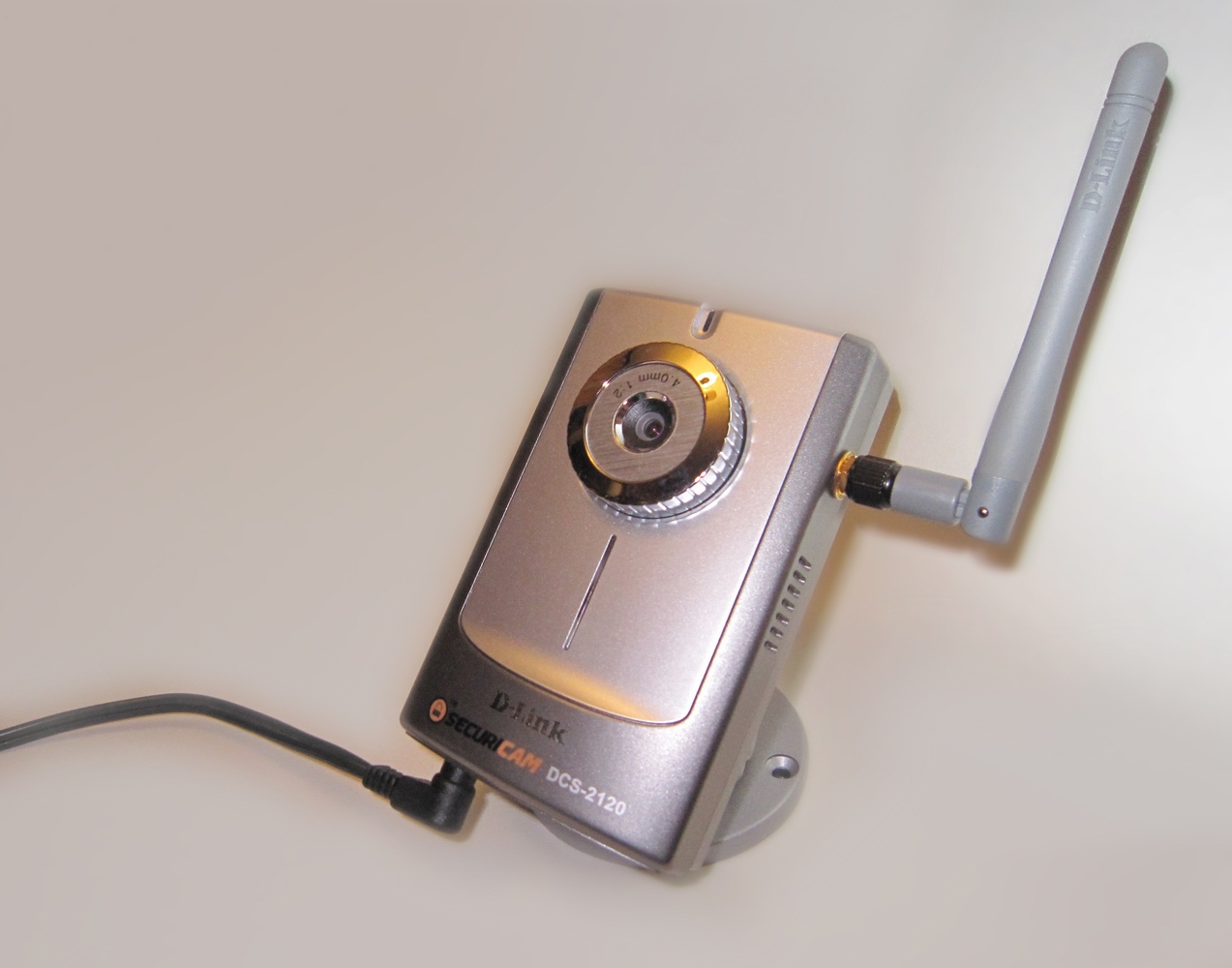 Camera ngoài trời và trong nhà hỗ trợ quan sát rõ hơn sau khi lắp đặt camera phú nhuận.