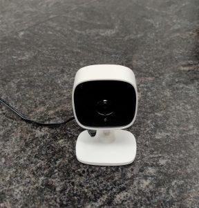 Camera PTZ hoặc camera quan sát góc rộng phù hợp khu vực cần bao quát khi lắp đặt camera nhà thuốc.